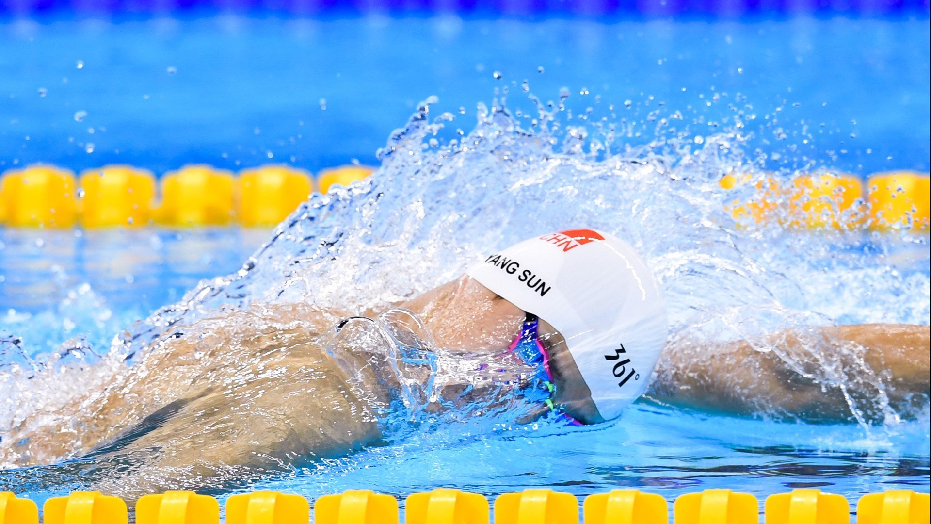 浓眉哥官方宣布最后时刻胜出新规，雄鹿引发争议！热度持续攀升